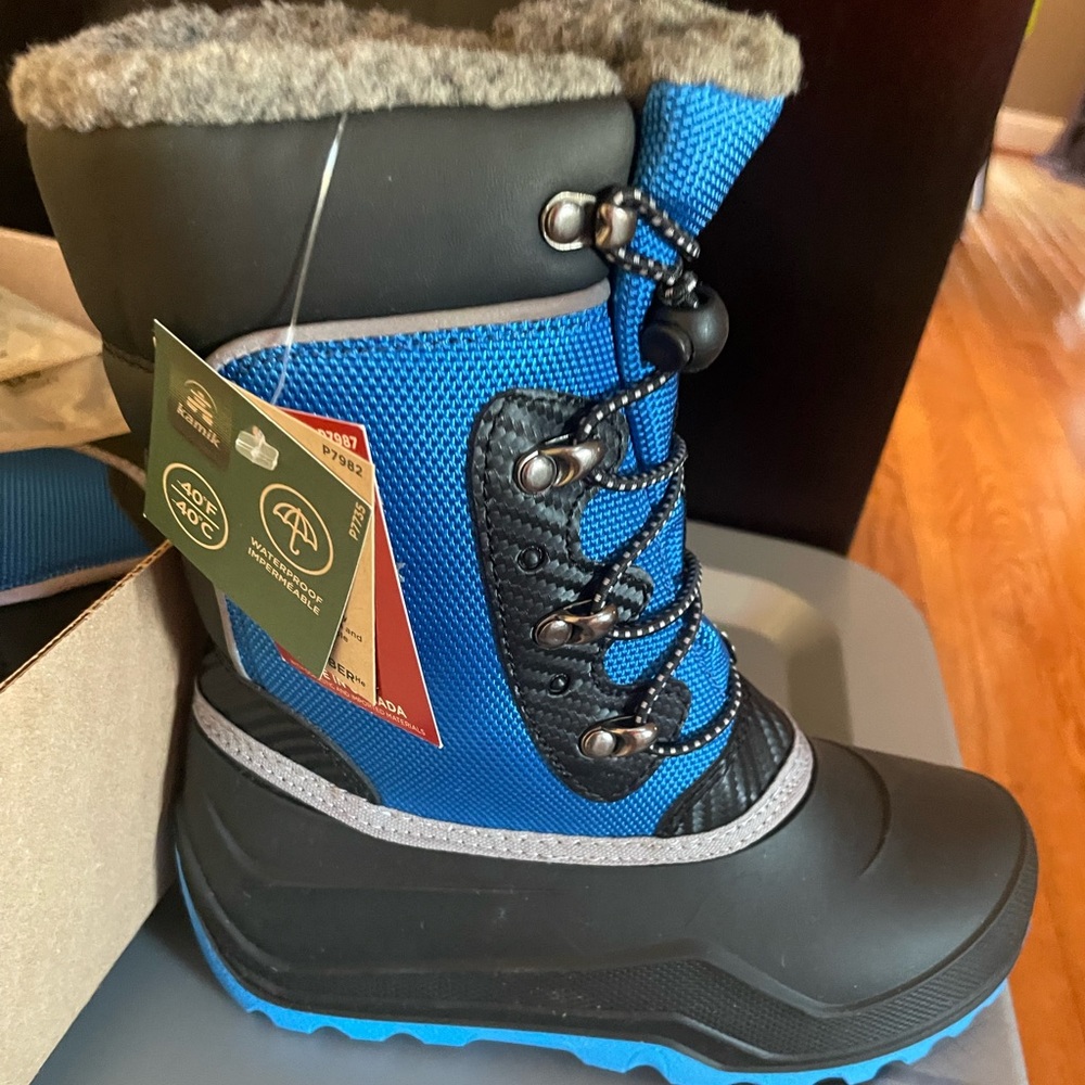 These are Kamik boys Luke boot brand new, never been worn size 2.